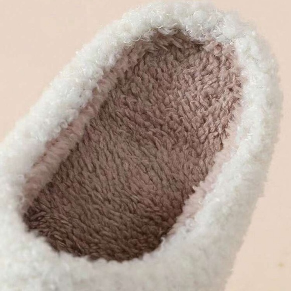 Sunday Soft Heart Indoor Valentines Day House Slippers - Picture 6 of 7